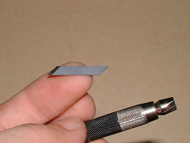 ハンドメイドルアーの作り方：デザインカッターの刃を逆に取り付け