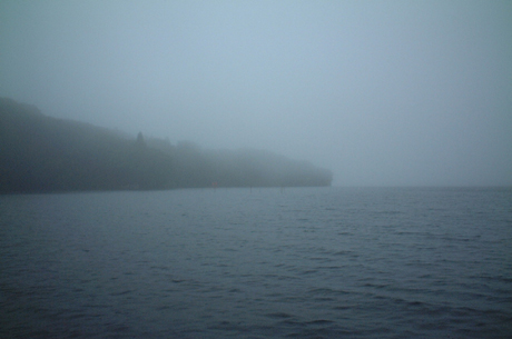 雨の芦ノ湖
