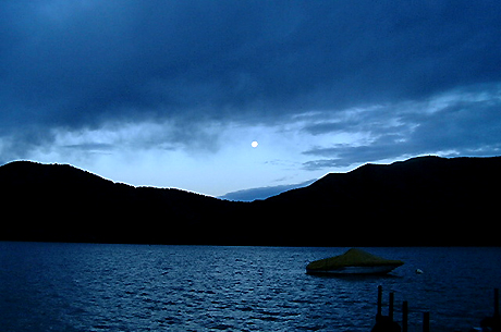 芦ノ湖の夜明け