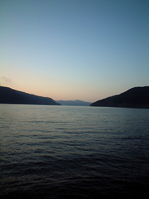 朝の芦ノ湖