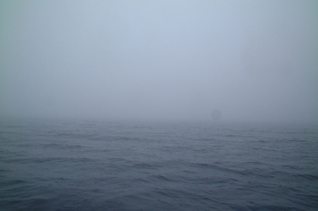 濃霧の中禅寺湖