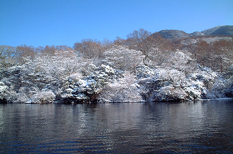 雪化粧の芦ノ湖