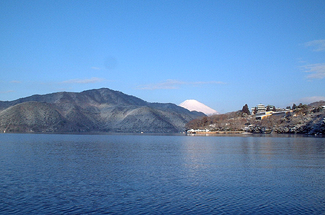芦ノ湖から拝む富士山