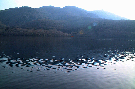 無風の芦ノ湖